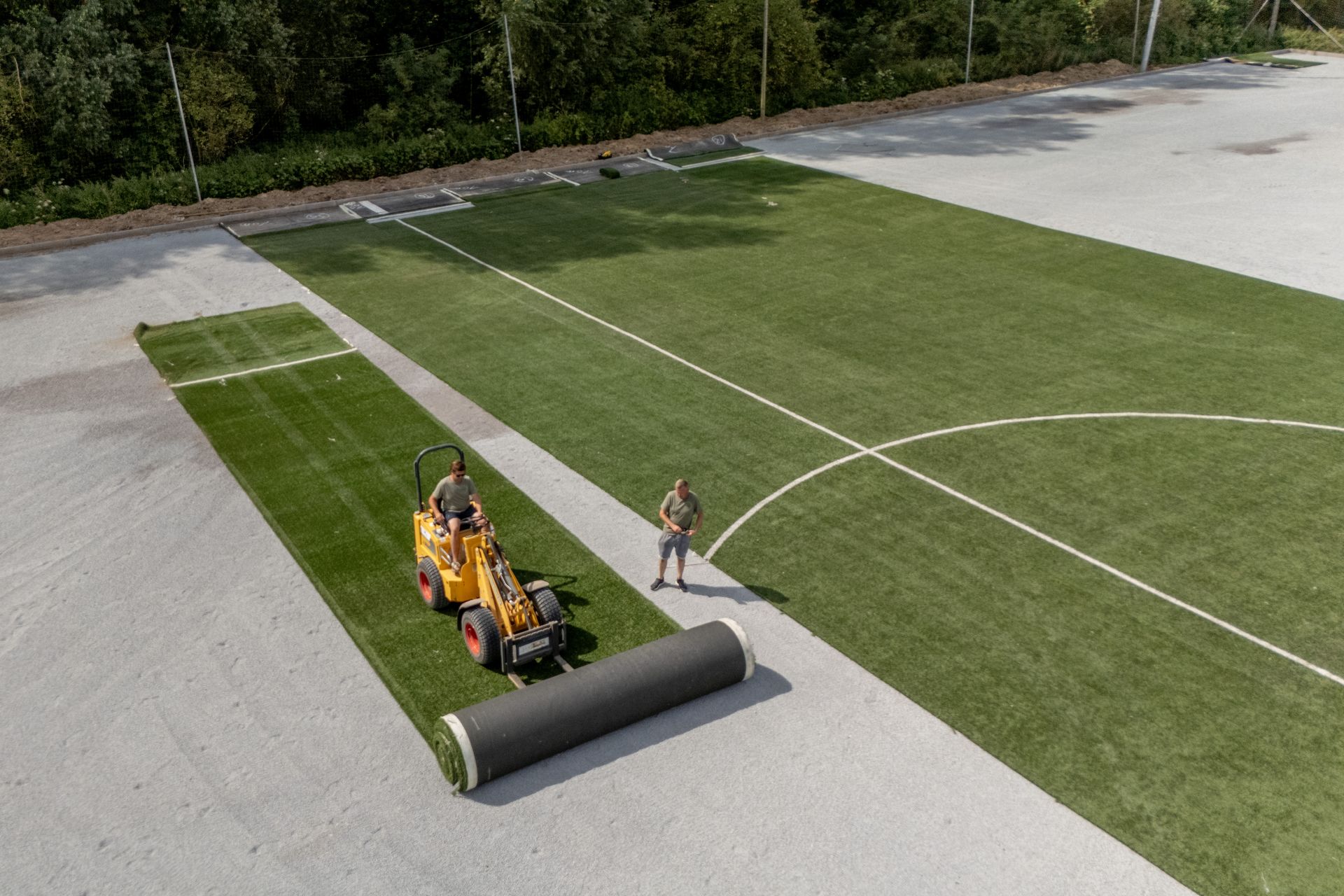 actie foto pelser bv die een veld aanlegt